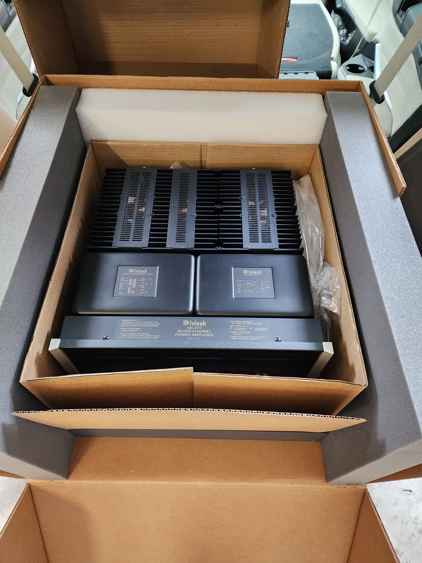 McIntosh MC207 7-Channel 200 Watt Solid State Amplifier