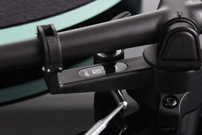 Rega Planar 2 Turntable with Pre-mounted Carbon MM Cartridge